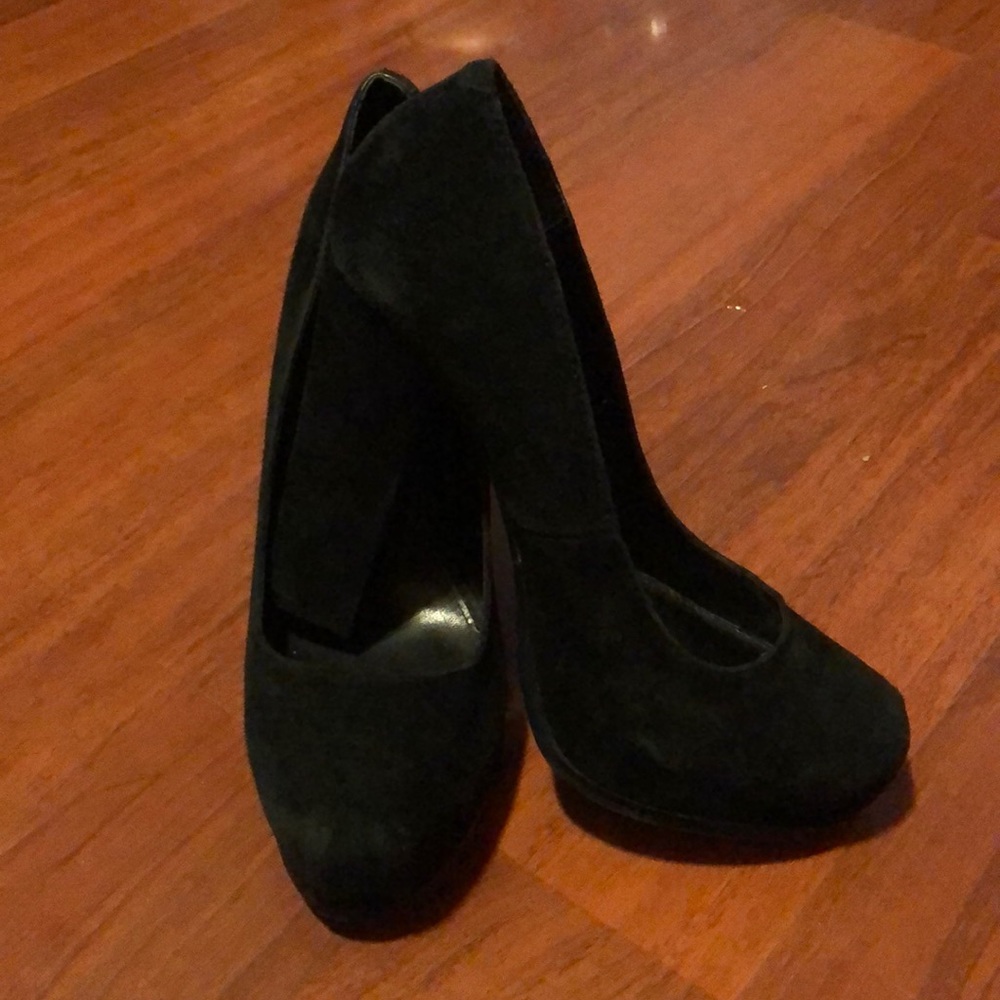 Steve Madden 7.5 black Sued heels